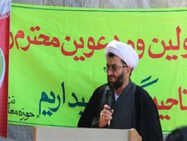 با حفظ روحیه انقلابی در نهادینه کردن ارزشهای اسلامی موثر باشیم