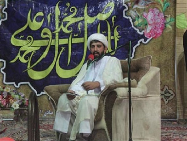 روزه خواری آشکار زیر پا گذاشتن حقوق مردم است