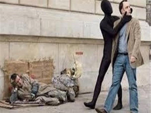 پای بی تفاوتی اجتماعی از گلیم پوست شهر بیرون زده است