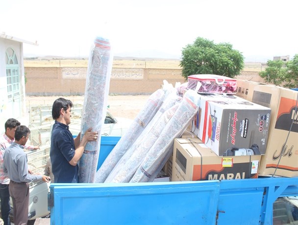 62 سری جهیزیه بین نوعروسان نیازمند در رشتخوار توزیع شد