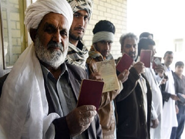 گلایه مردم از مسئولان اجرایی و ضعف در حوزه اجراست/ انتخاب اصلح؛ حل مشکلات از درون، بدون تفکر مذاکره با بیرون