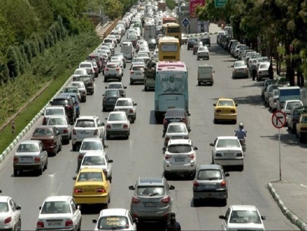 ترافیک سنگین در آزادراه تهران-پردیس/ تردد پرحجم خودرو در آزادراه کرج-قزوین-کرج