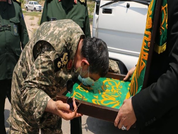 پرچم متبرک امام رضا(ع) نماد معنویت و عطوفت رضوی/ وضعیت آمادگی، توان رزم و روحیه سلحشوری رزمندگان در جزایر مطلوب است