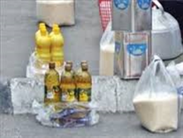 توزیع ۲۰فقره سبد کالای خوراکی رایگان بین خانواده های ایتام نیمروز