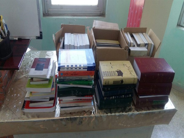 خیر سردشتی 100 جلد کتاب اهدا کرد