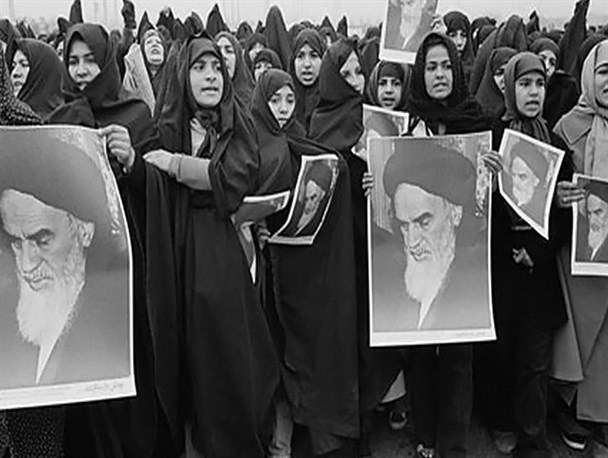 از تهدید شهربانی پهلوی در کاشان تا جهاد سازندگی در زاهدان و کرمان/ برای مردم خیاطی می کردم و از انقلاب می گفتم