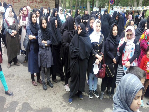 همایش پیاده روی خانوادگی در نیر برگزار شد+تصاویر