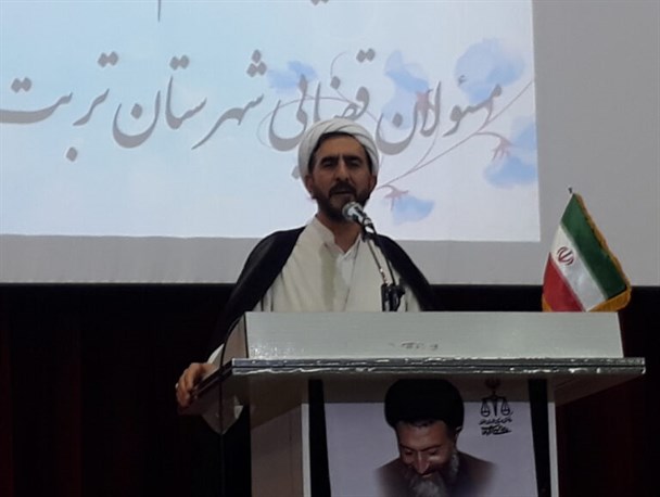 بخش عمده‌ای از فساد اداری کشور به دلیل آزاد بودن وقت کارمندان است