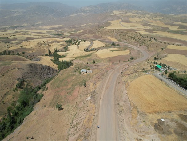 مسئولان باز هم وعده دادند/ پایان شهریور؛ آغاز بهره‌برداری از جاده فرسایشی "هشتچین به سرچم"+فیلم