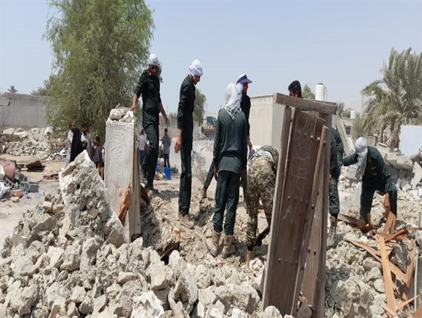 موج همدلی در مناطق زلزله‌زده هرمزگان هر روز طوفانی‌تر از دیروز/ دریایی از همراهی مردم و مسئولان برای کاهش آلام ساحل‌نشینان