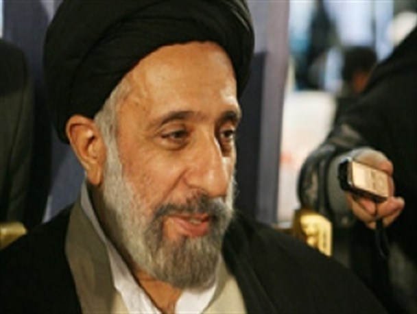 تأیید لغو سخنرانی هادی خامنه ای به دلیل عدم استقبال و اعمال فشار مردم/ هادی خامنه ای: جمعیت ها اینگونه باشد ادامه نمی دهیم
