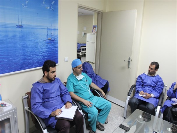 نشست خبری در اتاق عمل+تصاویر