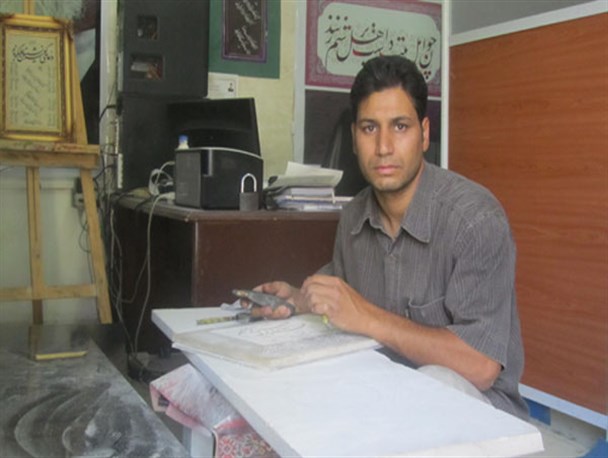 پیشنهاد یک سنگ تراش برای قبر یک خبرنگار!/سنگی ساده، تنها یک اسم و دیگر هیچ