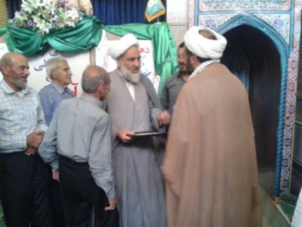 تقدیر از زحمات 18 ساله امام جمعه موقت بوانات