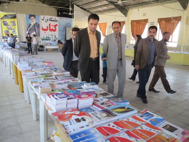 برپایی نمایشگاه کتاب در شهرستان سنقروکلیایی+تصاویر