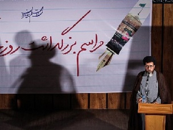 آیین بزرگداشت روز خبرنگار با حضور فعالان رسانه ای در قزوین برگزار شد