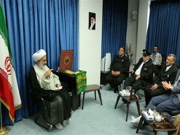 دیدار جمعی از خادمان حرم رضوی با نماینده ولی‌فقیه در استان+تصاویر