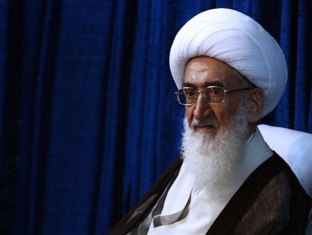 نماز جماعت به امامت آیت الله نوری همدانی در حرم رضوی برگزار می‌شود