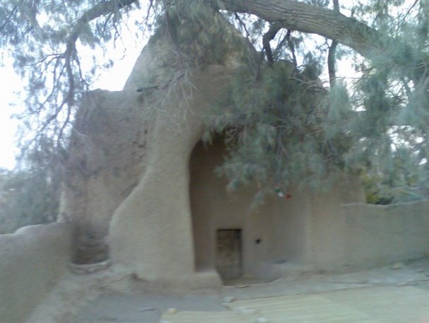 وجود پنجاه مقبره در شهرستان سراوان/مقبره سلطان بابا حاجی دزکی معروف ترین مقبره سراوان است
