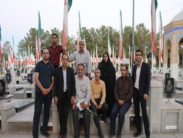 عکس یادگاری خبرنگاران کاشانی بدون حضور مسئولان/ تصاویر