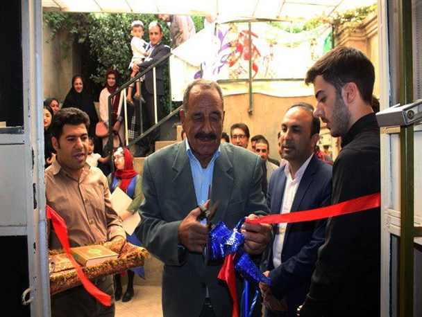 افتتاح نمایشگاه خوشنویسی اشعار حسین پناهی در یاسوج +تصاویر