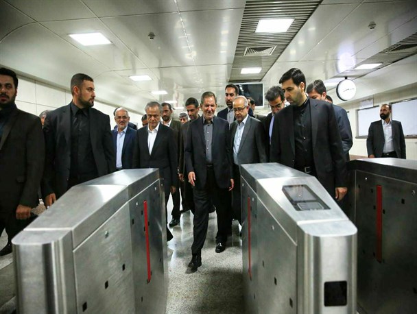 انعقاد قرارداد احداث قطار برقی تهران ـ مشهد با چین/همکاری دولت با آستان قدس ‌با قدرت ادامه دارد