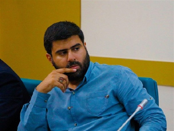 خبرنگار، قلم‌‌ به دست امین و حفیظ