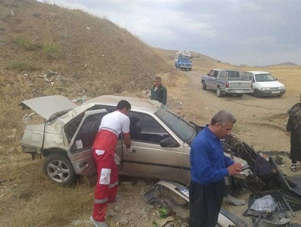 ۳ مصدوم در واژگونی پژو ۴۰۵ در محور سقز به دیواندره