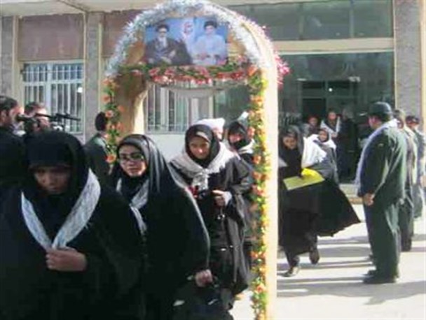 اولین کاروان راهیان نور خواهران بهمئی عازم غرب کشور شد