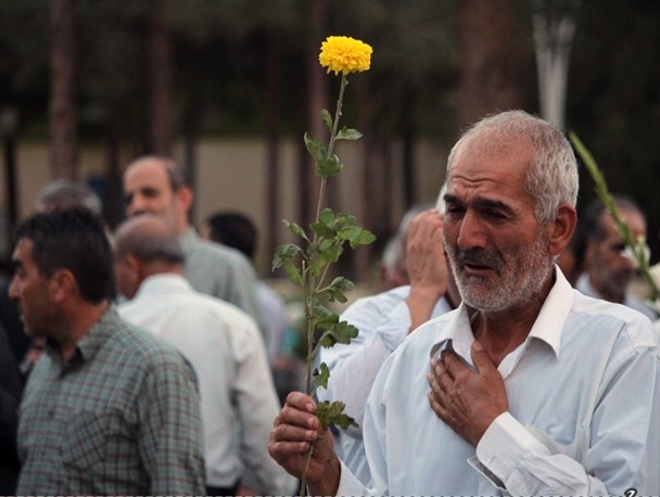 ادای احترام آزادگان به شهدای هشت سال دفاع مقدس در اصفهان / تصاویر
