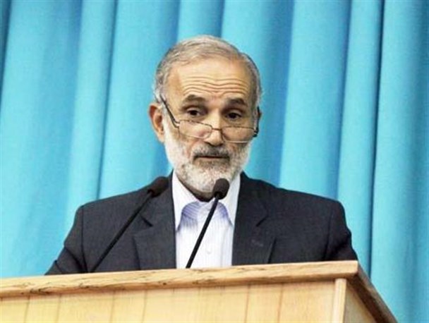 فریب لبخند آمریکا را خوردن، ضربه زدن به نظام است/ پایداری ملت ایران در گرو اطاعت از ولایت فقیه/ ناسالم جلوه دادن انتخابات راه نفوذ دشمنان را باز می کند