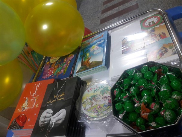 اهدای کتاب و نرم افزار داستانی غدیر به کودکان بیمار+تصاویر