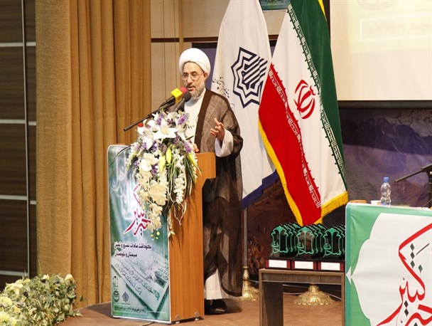 حضرت محمد (ص) محور وحدت امت اسلامی/زنده ساختن میراث پیامبر(ص) از وظایف سادات است