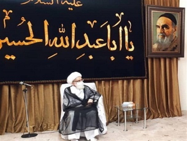 با ایمان و اعتقاد در مسیر اسلام و انقلاب حرکت کنیم