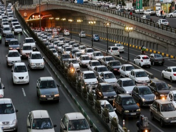 افزایش بار ترافیکی حاکم بر جاده های استان کرمانشاه/ همه محورهای مواصلاتی استان باز است