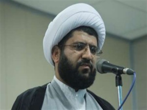 مشکل کمبود آب مردم قشم با شعار حل نمی شود/ عده ای به دنبال بر هم زدن اتحاد بین فرمانداری، منطقه آزاد و ائمه جمعه بودند