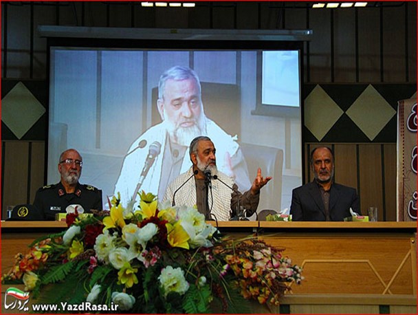 مسائل مریخ‌پیمایی آمریکا را دانشجویان دانشگاه‌های ما حل می کنند/ واردات دستگاه از انگلیس، صنعت نساجی ایران را زمین زد