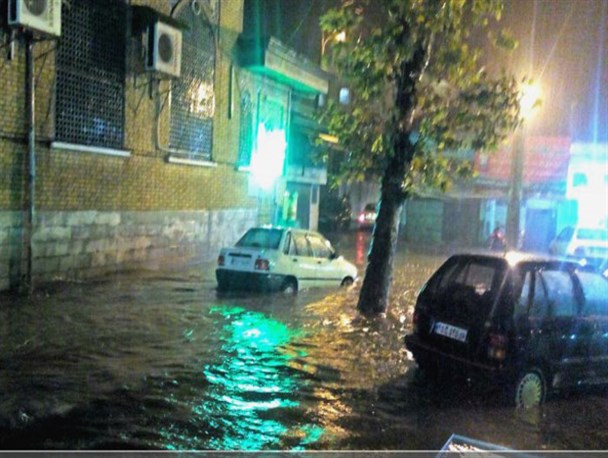 آبگرفتگی کوچه ها و خیابان‌های لاهیجان