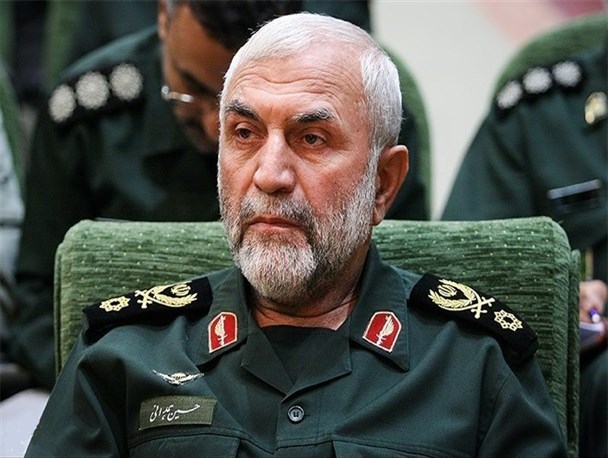 عکس یادگاری شهید حسین همدانی در کنار همرزم صومعه سرایی خود