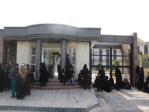 تجمع چند باره مربیان پیش دبستانی در مقابل استانداری گلستان