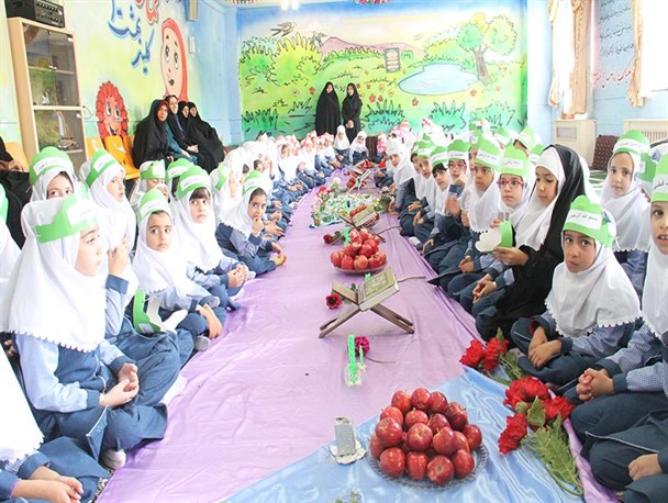 برگزاری جشن آغازین قرآن برای دانش آموزان دخترابتدایی در همدان