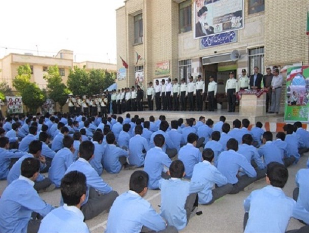 پیام مهر پلیس در دبیرستان "شاهد "جهرم قرائت شد