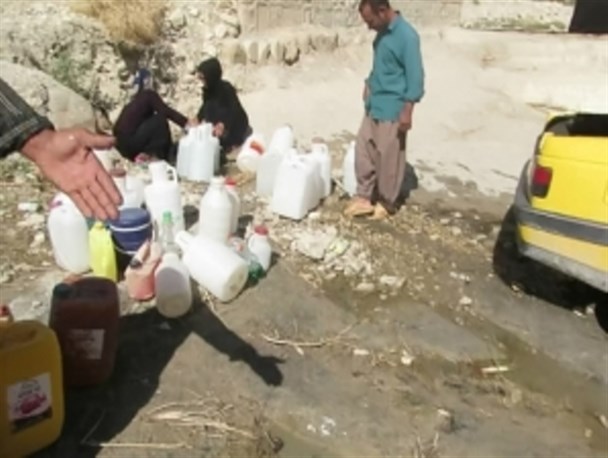 وضعیت اسفناک مصرف آب با طعم فاضلاب در روستاهای گیلانغرب/ اهالی روستاها: مسئولان بی توجه اند+ تصاویر