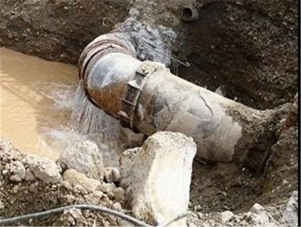 فرسودگی لوله های شبکه آبرسانی مشکل اساسی روستای قهج است