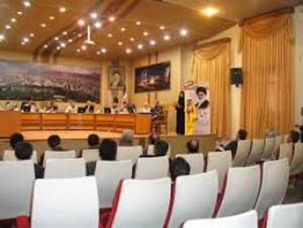 پیشنهاد می کنم جلسات شورا در بیمارستان برگزار شود/کجا هستند افرادی که در حیاط چادر می زدند؟