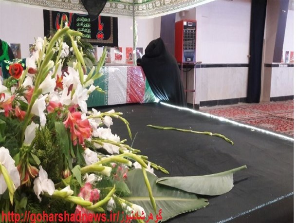 وداع خانواده های شهدای تازه تفحص شده با پیکر مطهر شهدا در مشهد