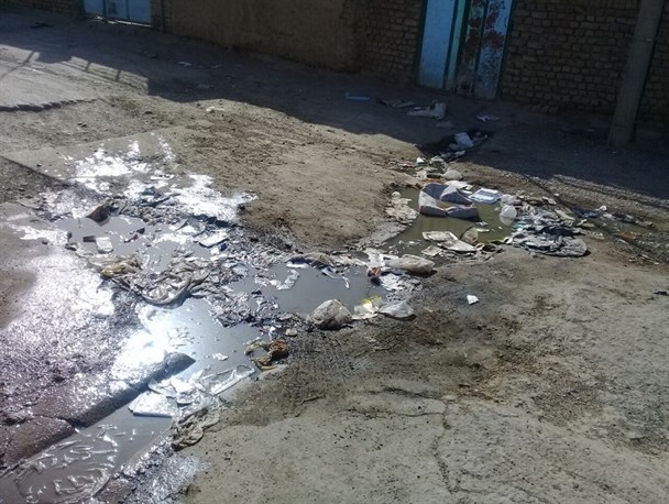 گلایه مندی شهروندان قائم غربی نهبندان از بوی تعفن فاضلاب های خانگی و فرونشستن آسفالت
