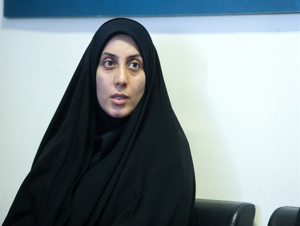 دولت با تثبیت نرخ ارز از گرانی‌های کاذب جلوگیری کند/ دستگاه های نظارتی برخورد جدی با گران فروشی ها داشته باشند