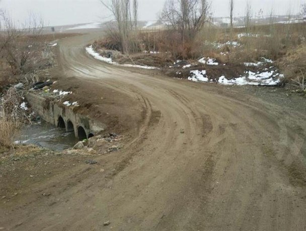 5 کیلومتر راه روستایی از سال 83 تا کنون منتظر آسفالت است