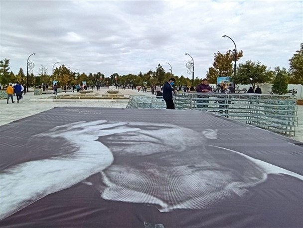 حضور طرفداران مرحوم محمدرضا شجریان در آرامگاه فردوسی